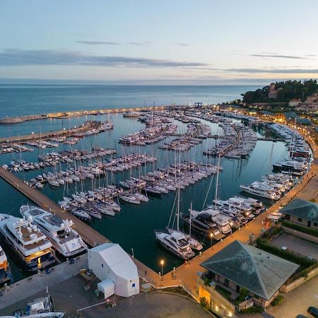 Hotel Aurora Варацце Екстер'єр фото