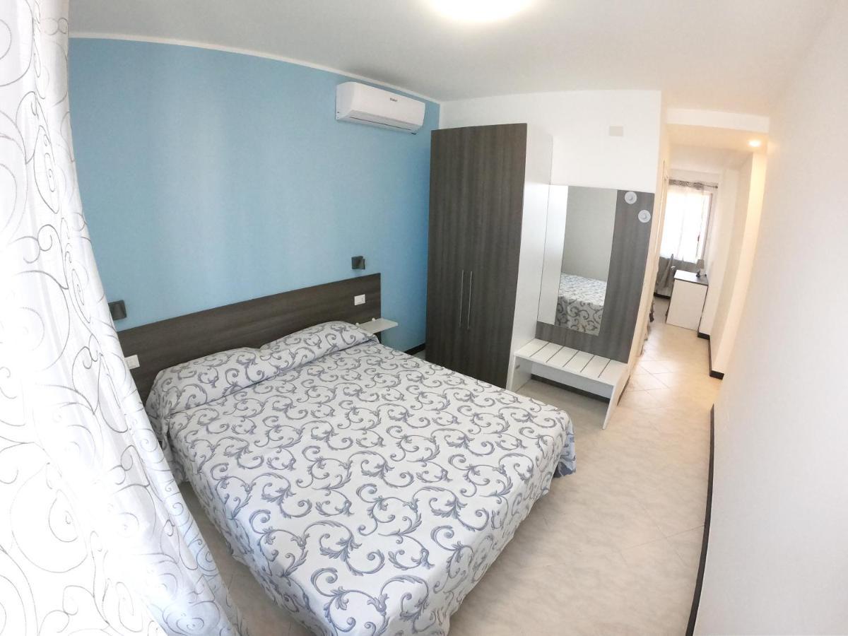 Hotel Aurora Варацце Екстер'єр фото