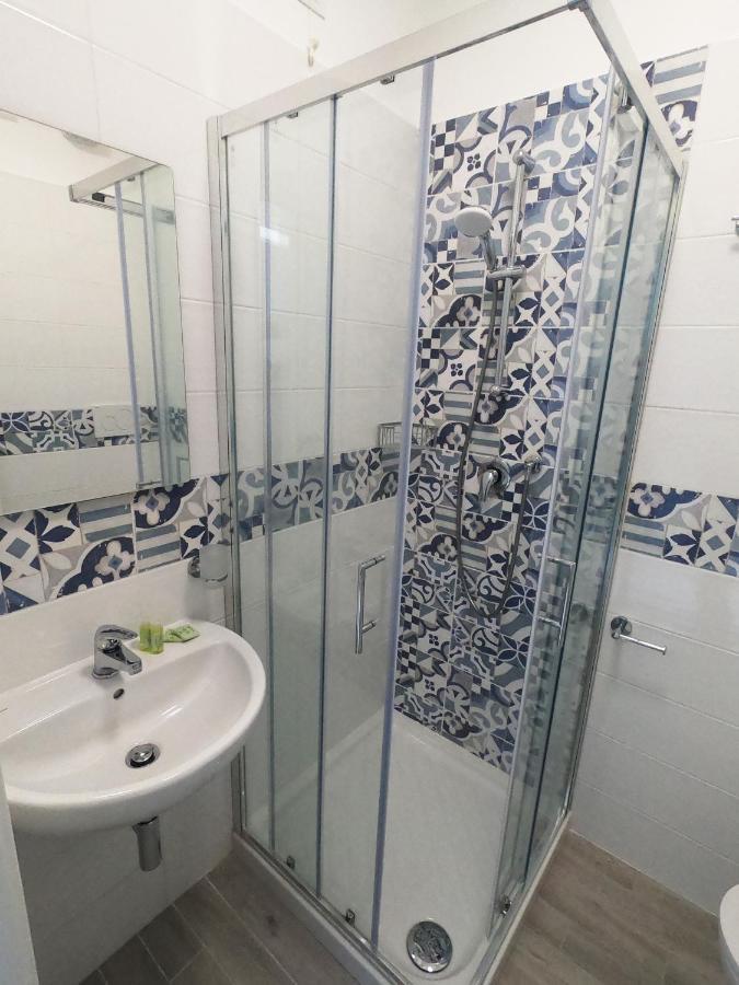 Hotel Aurora Варацце Екстер'єр фото