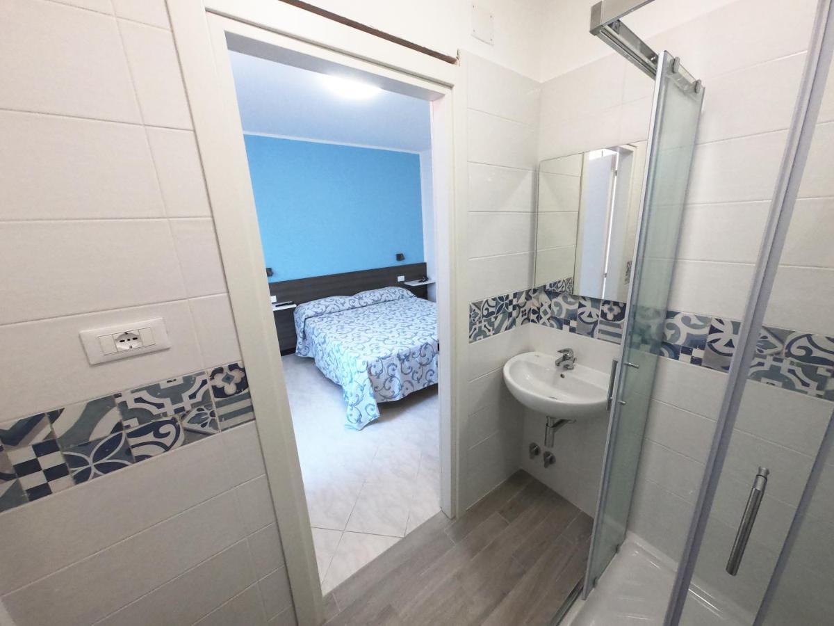 Hotel Aurora Варацце Екстер'єр фото