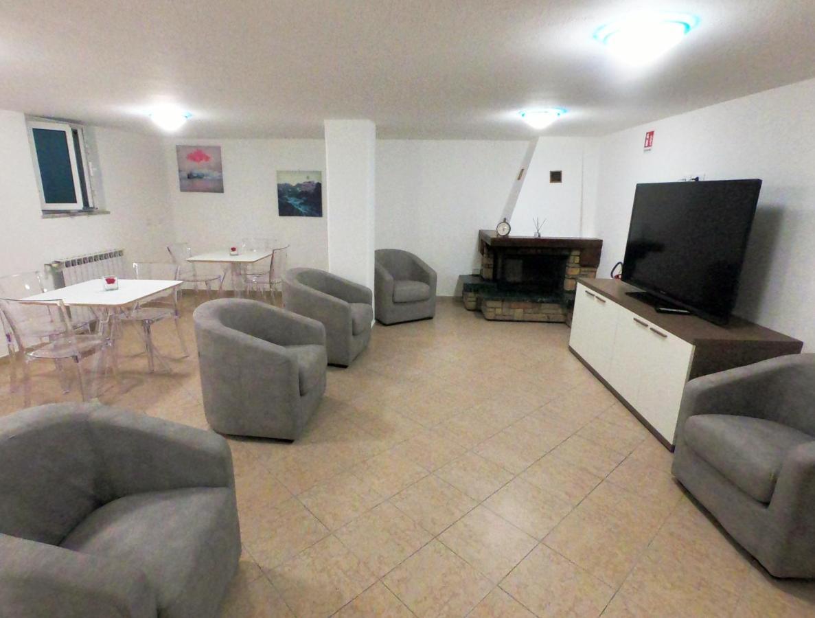 Hotel Aurora Варацце Екстер'єр фото